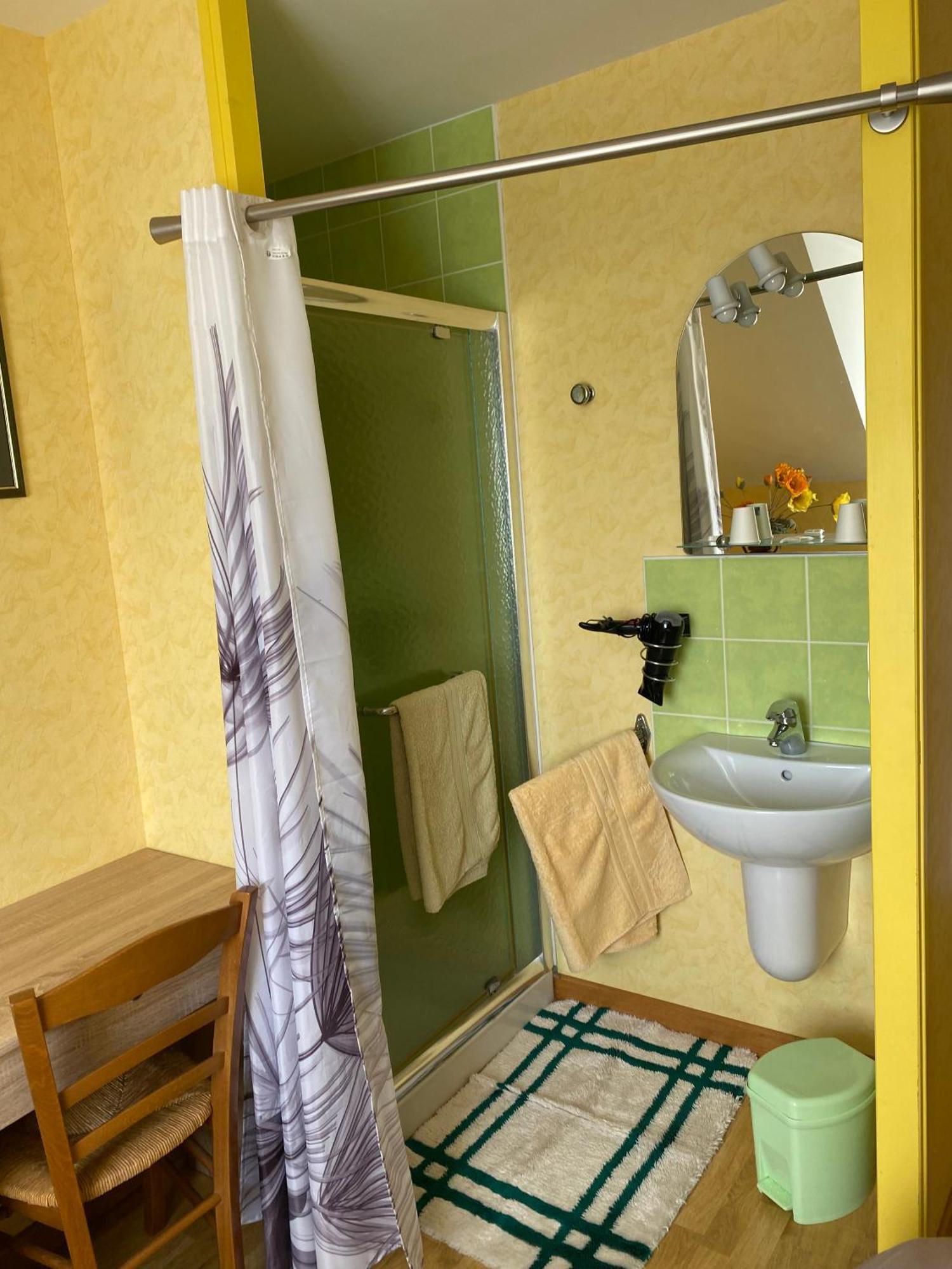 Le Petitepinay Bed & Breakfast Moitron-sur-Sarthe Bagian luar foto