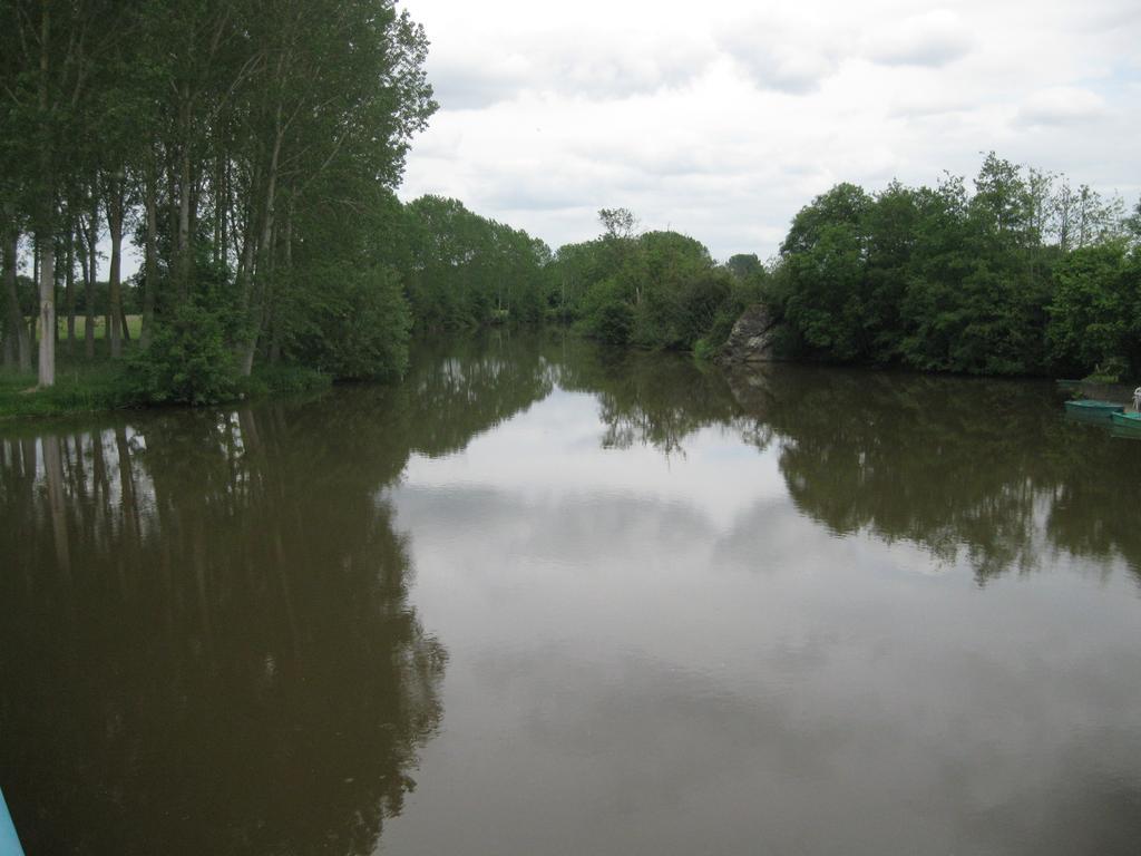 Le Petitepinay Bed & Breakfast Moitron-sur-Sarthe Bagian luar foto