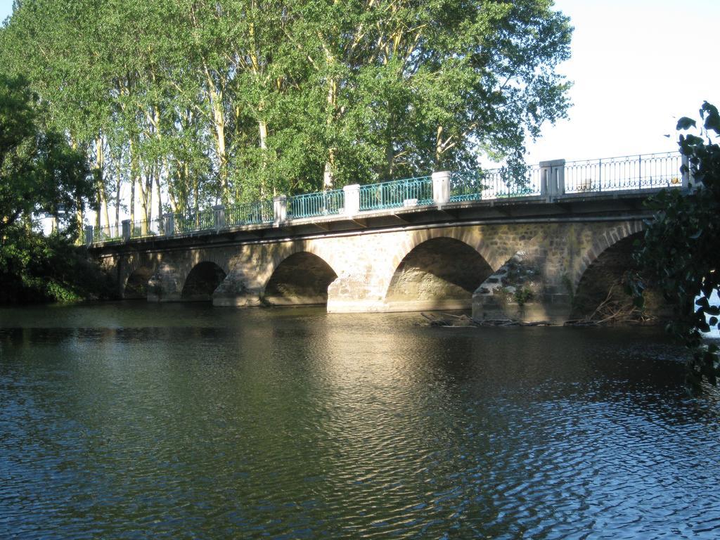 Le Petitepinay Bed & Breakfast Moitron-sur-Sarthe Bagian luar foto